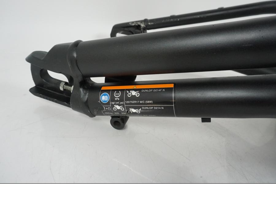 Extrabild2 på Sving från en Kawasaki ER-6F -2016 motorcykel.