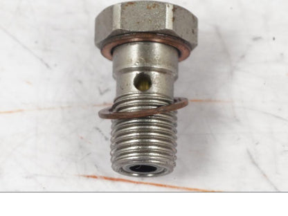 Baksidan på Bromshuvudcylinder från en BMW R 1200 GS -2005 motorcykel.