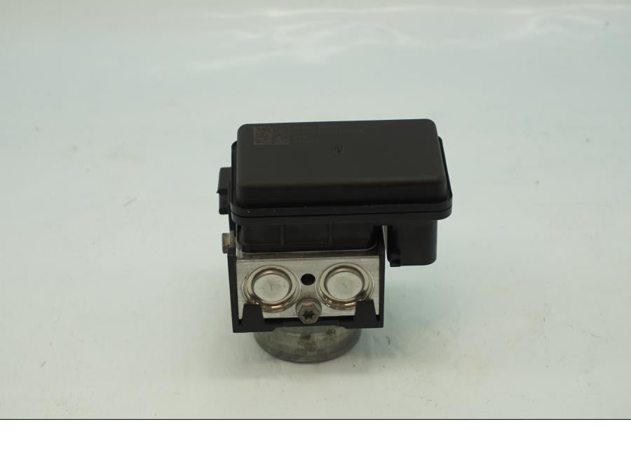 Baksidan på ABS Modulator från en Husqvarna Vitpilen 701 -2018 motorcykel.