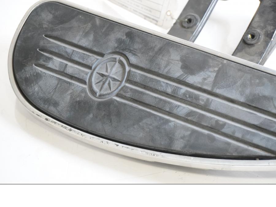 Baksidan på Fotplatta från en Yamaha XV 1900 -2007 motorcykel.