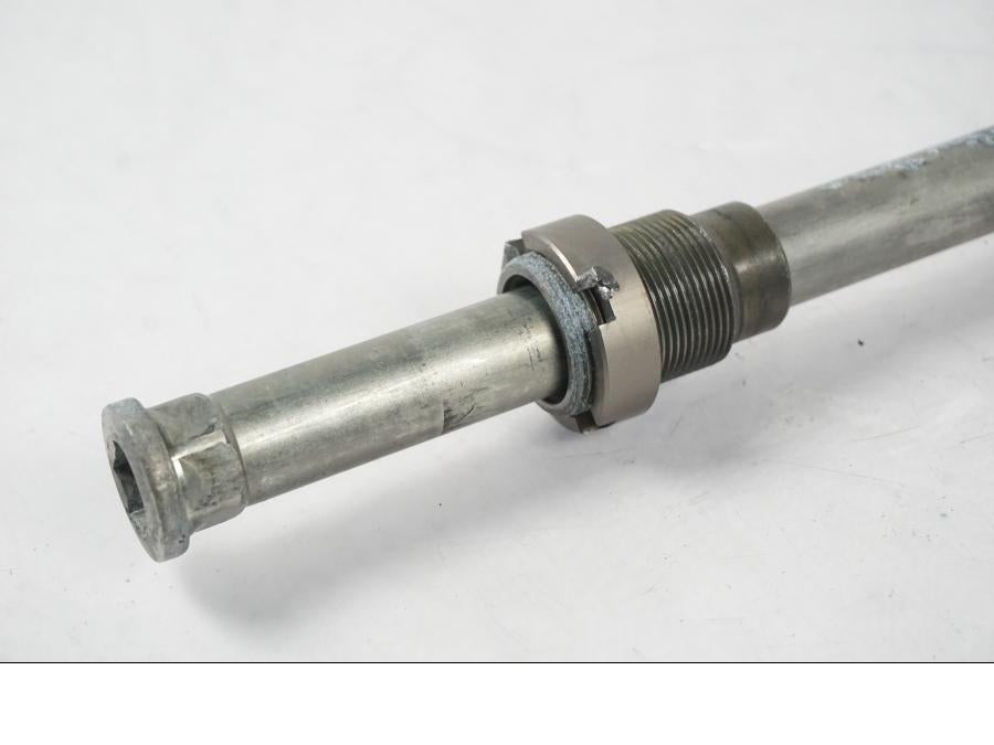 Snett uppifrån på Axel från en Kawasaki ZX-6R -2005 motorcykel.