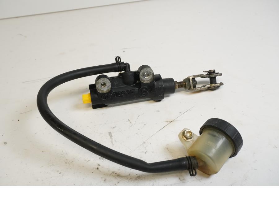 Framsidan på Bromshuvudcylinder från en Husqvarna SM 500 -2006 motorcykel.