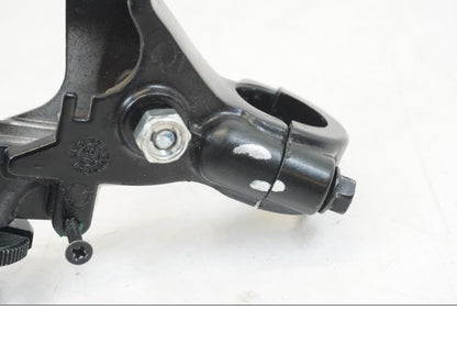 Snett nerifrån på Kopplingsklo från en Honda CBR 650 R -2019 motorcykel.