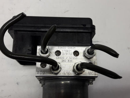 Baksidan på ABS Modulator från en Suzuki GSX-S 1000 -2018 motorcykel.