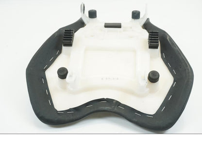 Snett nerifrån på Sadel från en Suzuki GSX-R 1000 -2009 motorcykel.