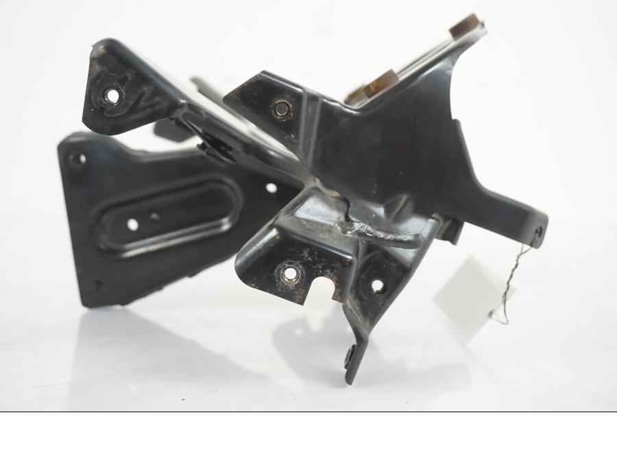 Vänster sida på Toppkåpstag från en BMW F 650 CS -2002 motorcykel.