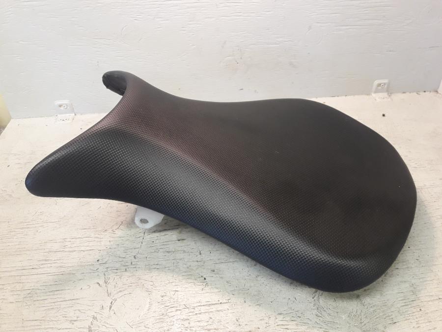 Höger sida på Sadel från en Kawasaki ZX-6R -2008 motorcykel.