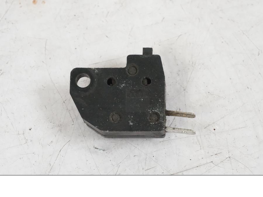 Vänster sida på Bromsljuskontakt från en Suzuki VL 800 -2002 motorcykel.