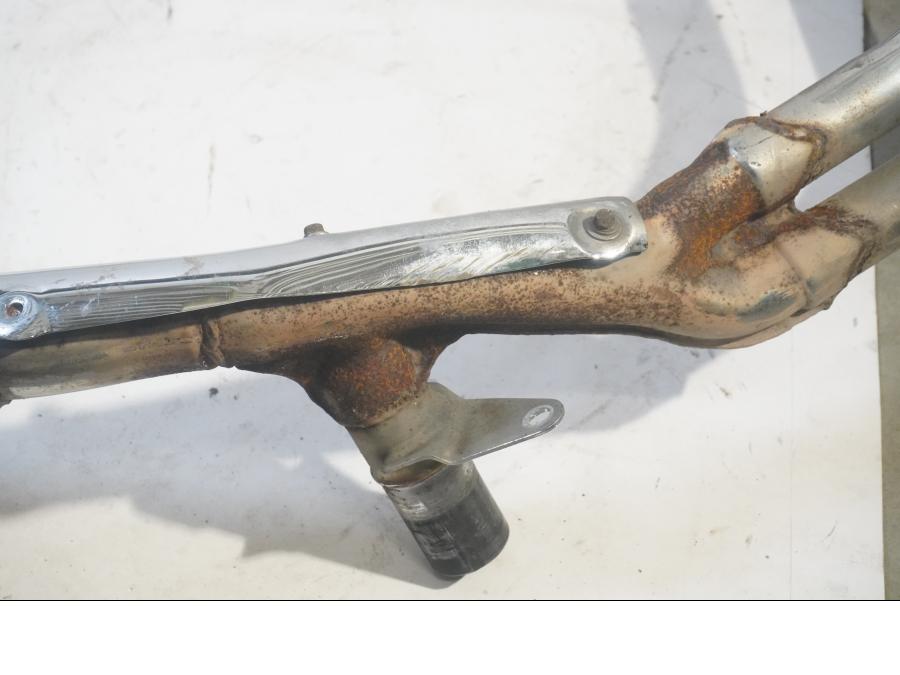 Snett uppifrån på Avgassystem från en Honda CB 750 SF -1993 motorcykel.