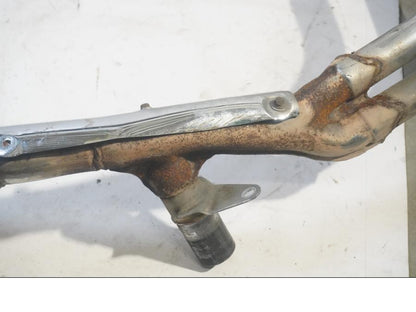 Snett uppifrån på Avgassystem från en Honda CB 750 SF -1993 motorcykel.