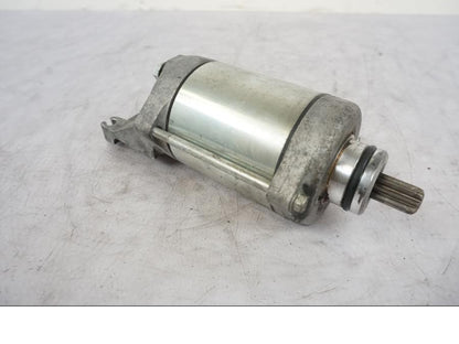 Framsidan på Startmotor från en Kawasaki Versys 650 -2014 motorcykel.