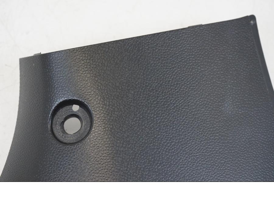 Höger sida på Instrumentplast från en Suzuki GSX 1300 R -2017 motorcykel.