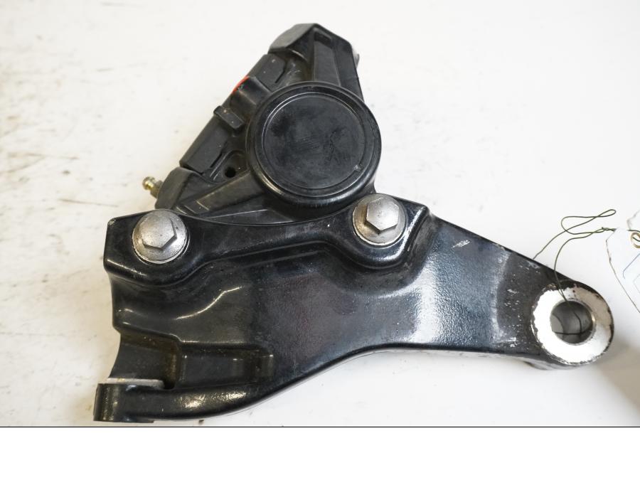 Framsidan på Bromsok från en Yamaha XVS 1100 -2000 motorcykel.