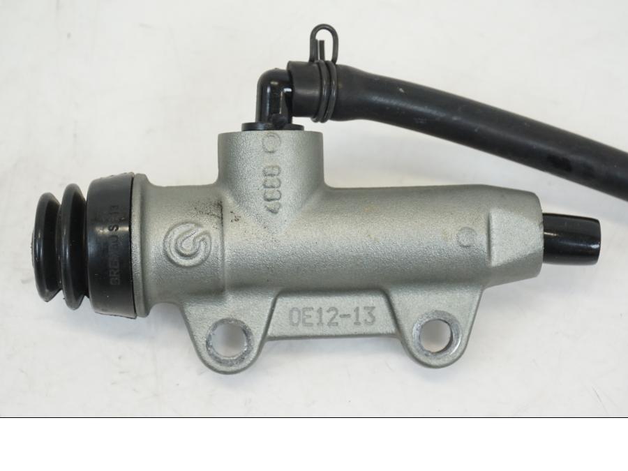 Vänster sida på Bromshuvudcylinder från en Ducati Streetfighter V4 -2020 motorcykel.