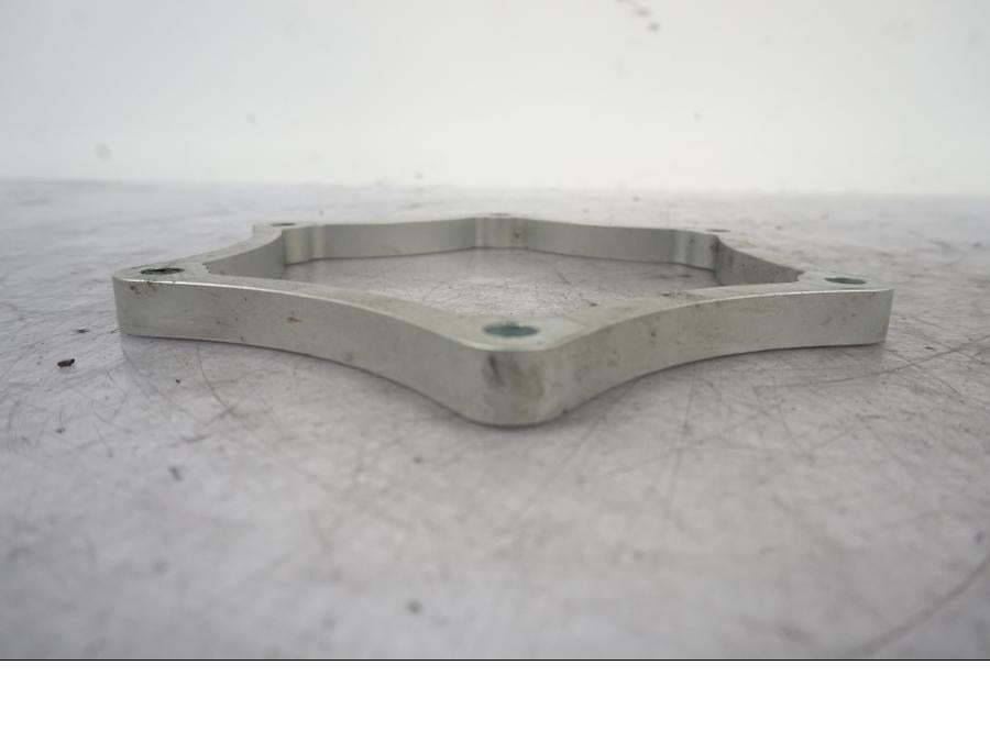 Snett nerifrån på Bromsskivedistans från en KTM 690 SMCR -2016 motorcykel.