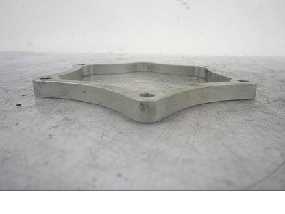 Snett nerifrån på Bromsskivedistans från en KTM 690 SMCR -2016 motorcykel.