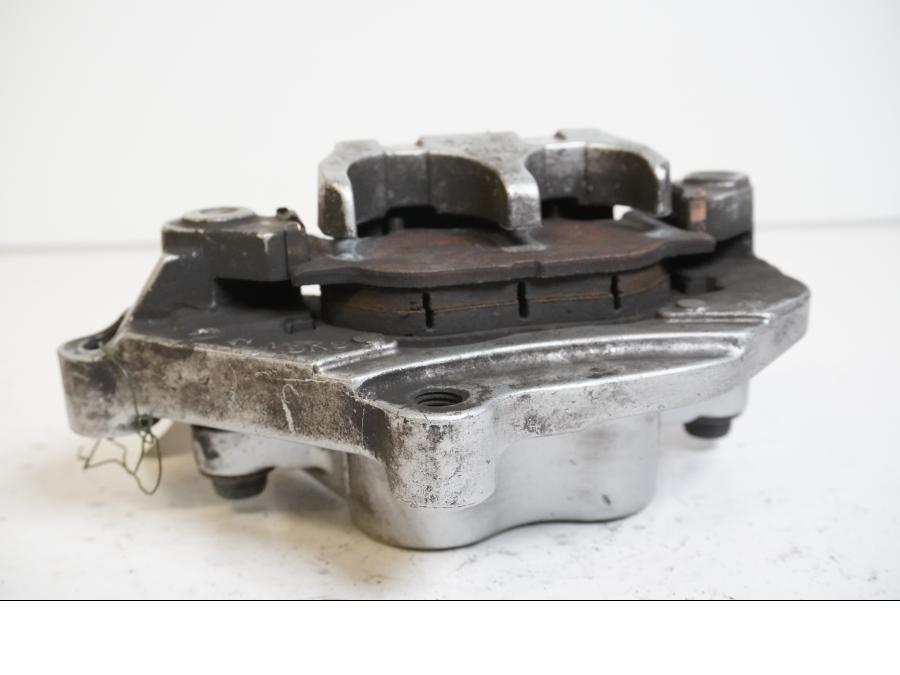 Höger sida på Bromsok från en Yamaha XVS 1100 -2000 motorcykel.