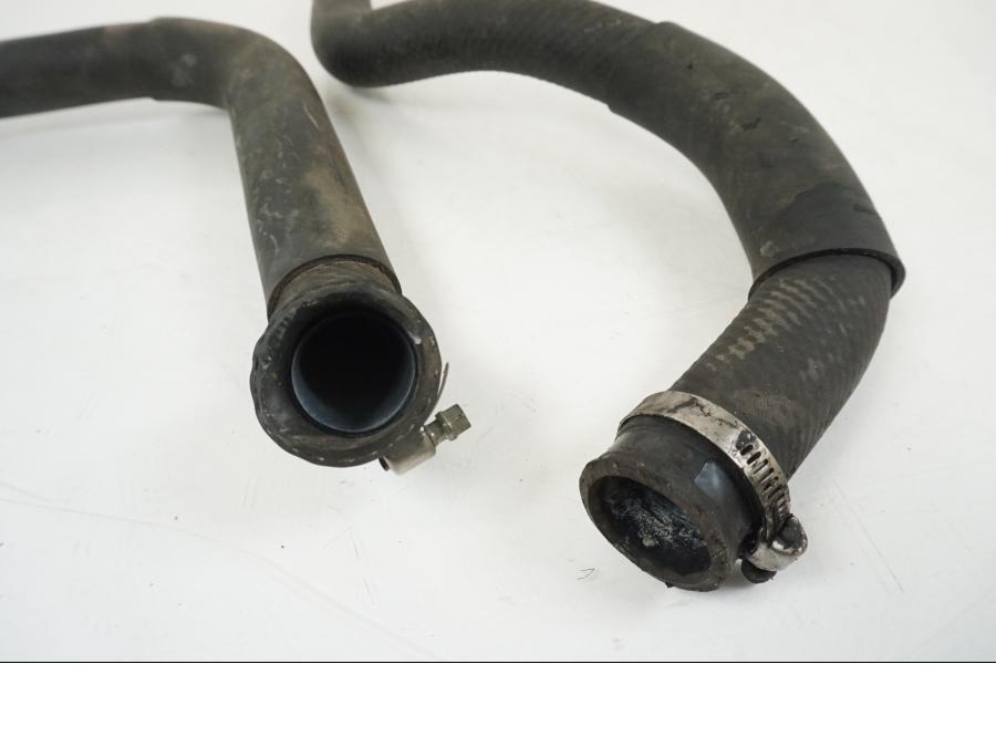 Höger sida på Vattenrör från en Suzuki GSX-R 750 -2001 motorcykel.