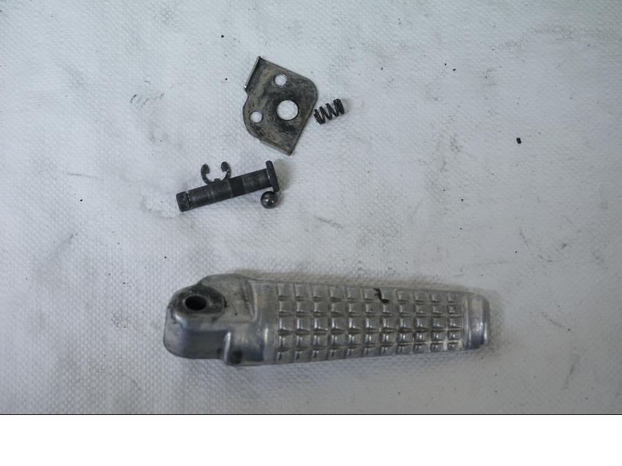 Framsidan på Fotpinne från en Suzuki GSX-R 750 -2001 motorcykel.