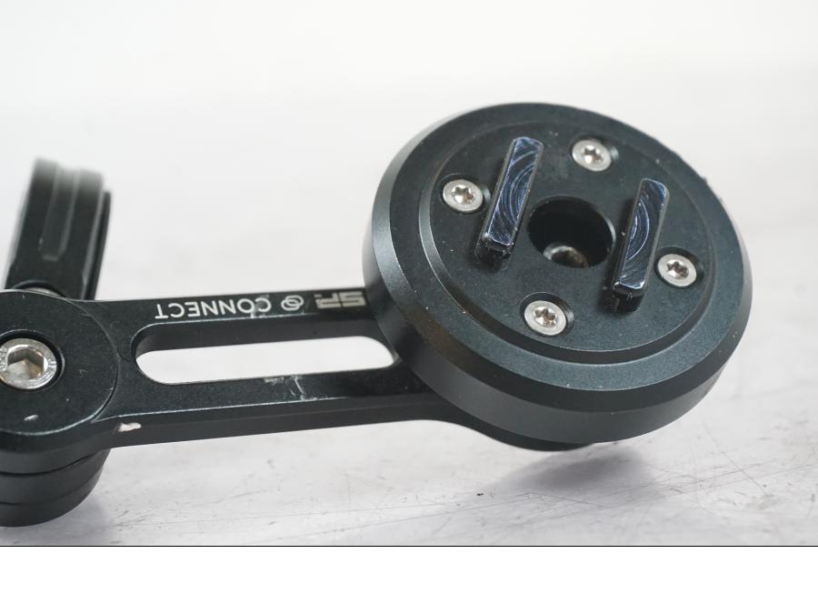 Baksidan på GPS/Mobilhållare från en Kawasaki ZZ-R 1400 -2009 motorcykel.