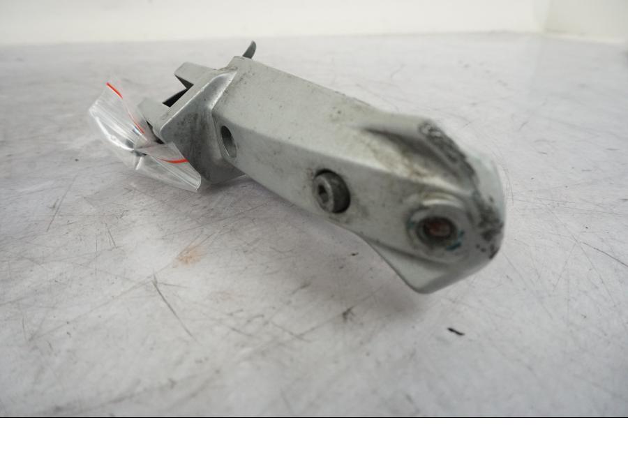 Höger sida på Fotpinne från en BMW R 850 R -2004 motorcykel.