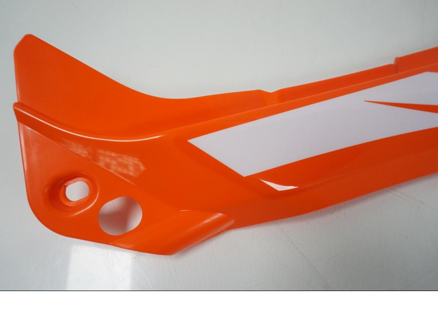 Baksidan på Sidkåpa från en KTM 790 Adventure -2020 motorcykel.