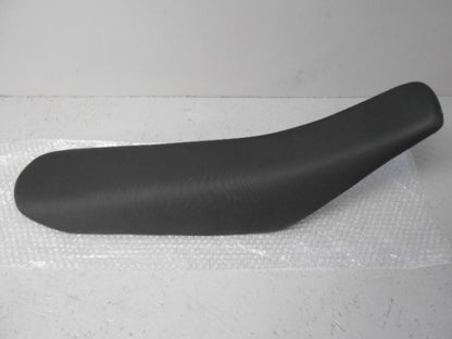 Framsidan på Sadel från en KTM 125 EXC -2005 motorcykel.