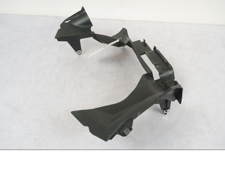 Snett uppifrån på Toppkåpsinsida från en BMW R 1250 GS -2019 motorcykel.