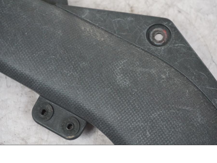 Höger sida på Värmeskydd från en Kawasaki ZX-6R -2006 motorcykel.