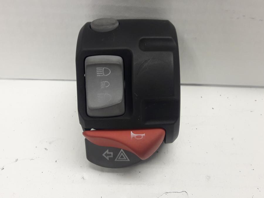 Framsidan på Styrelreglage från en BMW F 800 ST -2010 motorcykel.