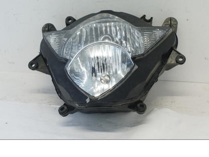 Snett nerifrån på Strålkastare från en Suzuki GSX-R 1000 -2006 motorcykel.