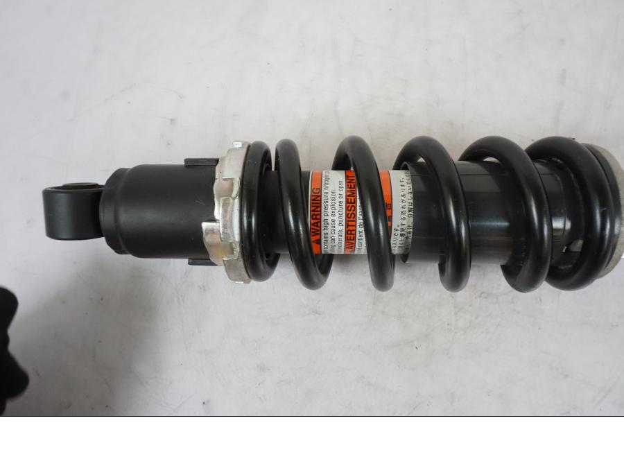 Snett uppifrån på Stötdämpare från en Kawasaki Z 800 -2014 motorcykel.