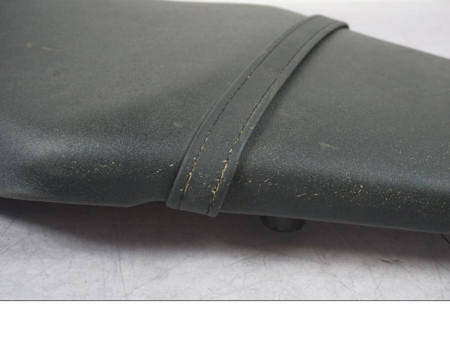 Höger sida på Sadel från en Yamaha MT-09 -2016 motorcykel.