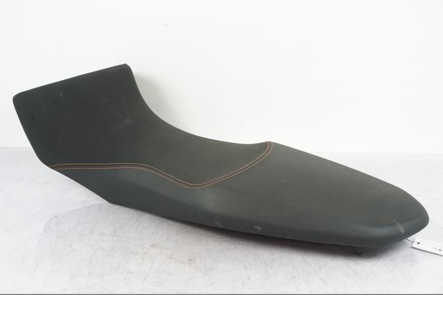 Baksidan på Sadel från en KTM 1290 Super Adventure R -2018 motorcykel.