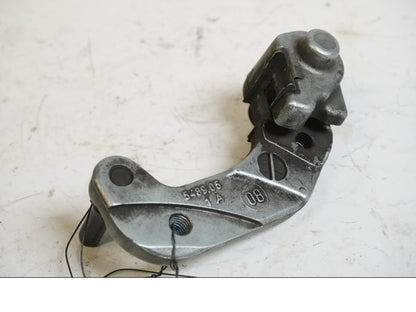 Framsidan på Bromsoksfäste från en Yamaha YZF-R 125 -2008 motorcykel.