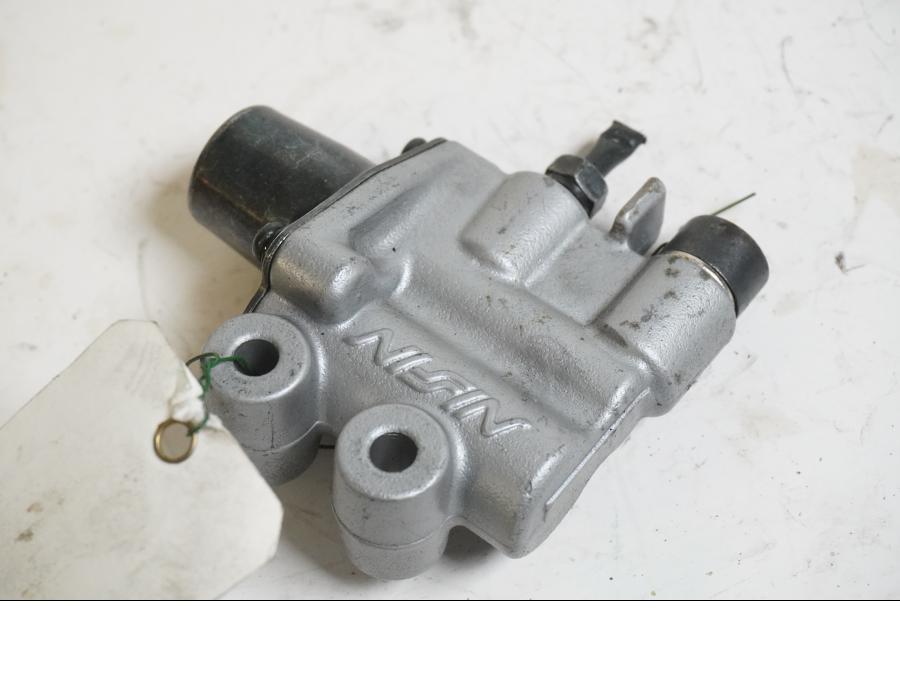 Framsidan på Bromsfördelare från en Honda VFR 800 -2008 motorcykel.