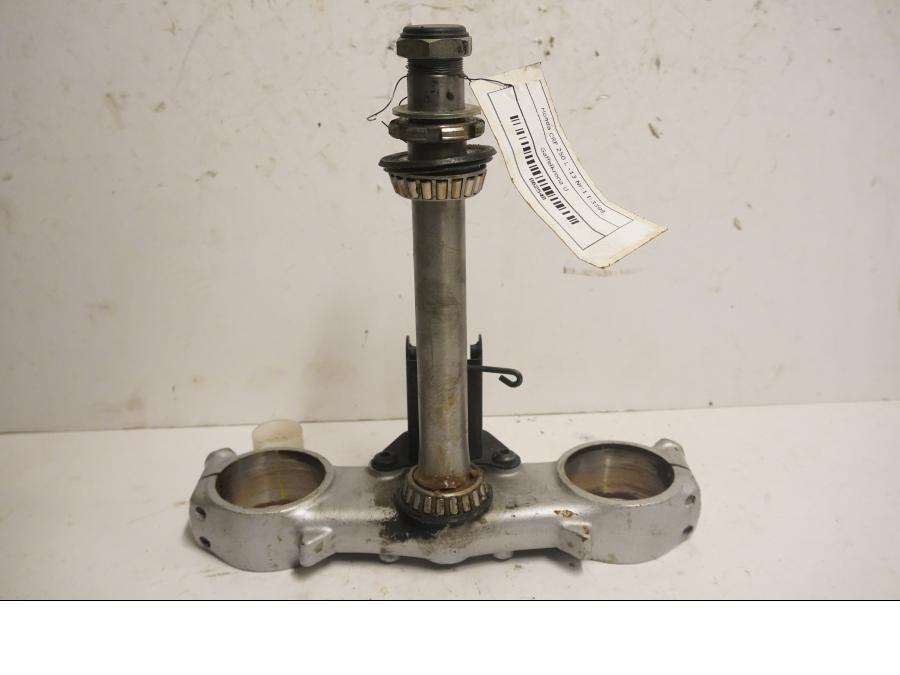 Framsidan på Gaffelkrona från en Honda CRF 250 -2013 motorcykel.