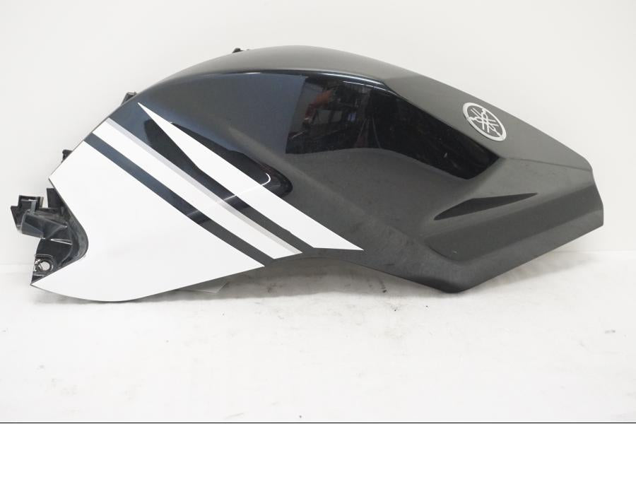 Framsidan på Bensintankskåpa från en Yamaha YZF-R 125 -2008 motorcykel.