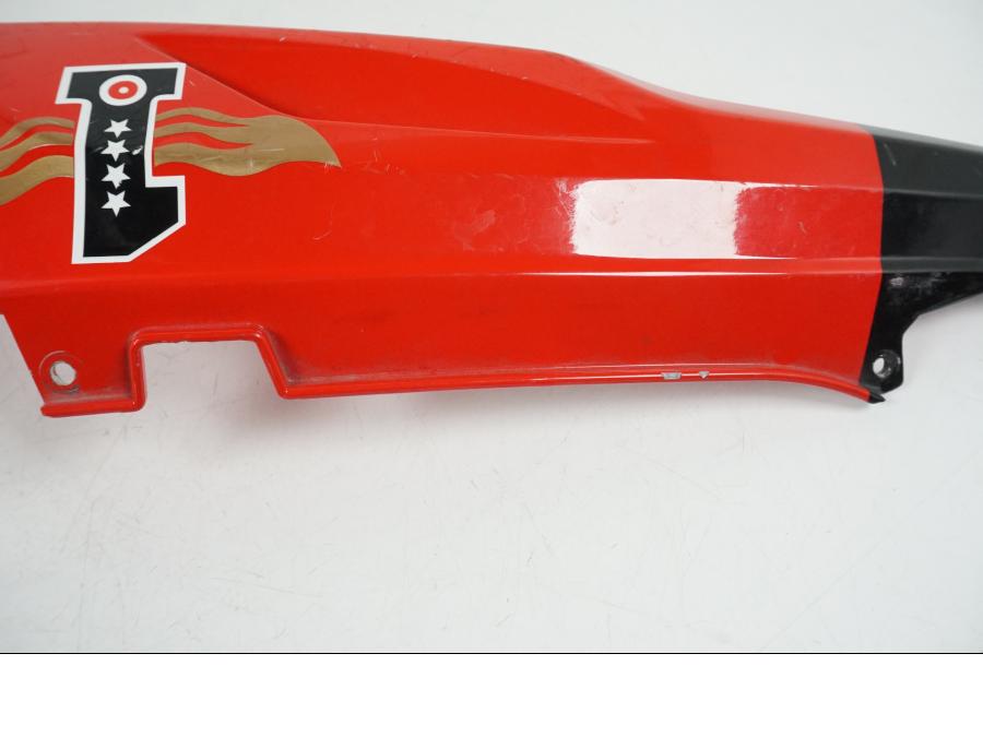 Snett nerifrån på Bakvinge från en Aprilia RS 125 -2008 motorcykel.