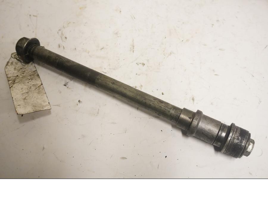 Framsidan på Axel från en Suzuki RF 900 R -1996 motorcykel.