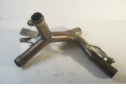 Baksidan på Grenrör från en Ducati Monster 696 -2008 motorcykel.