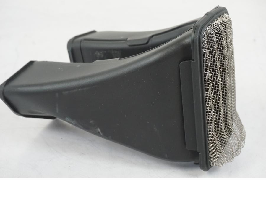 Snett uppifrån på Luftburksnorkel från en KTM 1290 Super Duke R EVO -2023 motorcykel.