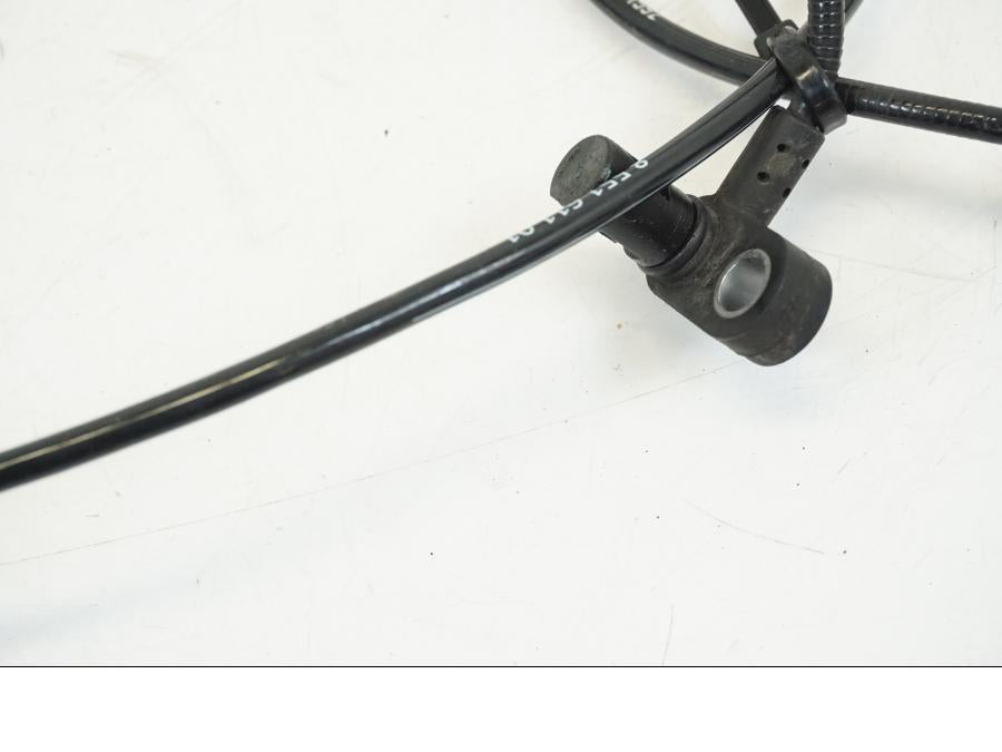 Snett nerifrån på ABS givare från en BMW R 1250 GS -2019 motorcykel.