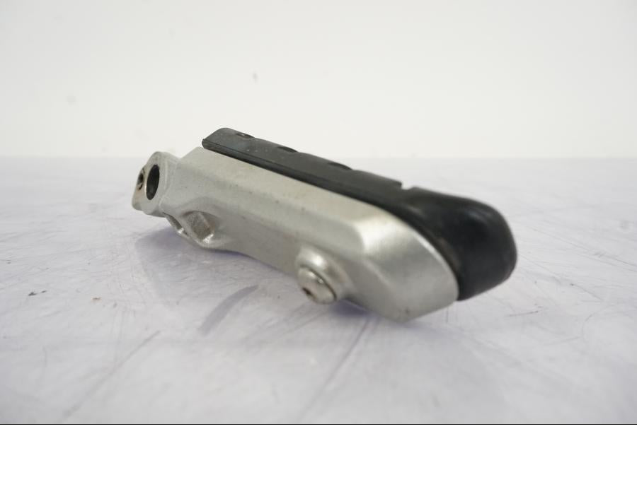 Snett nerifrån på Fotpinne från en Honda VFR 1200 -2010 motorcykel.