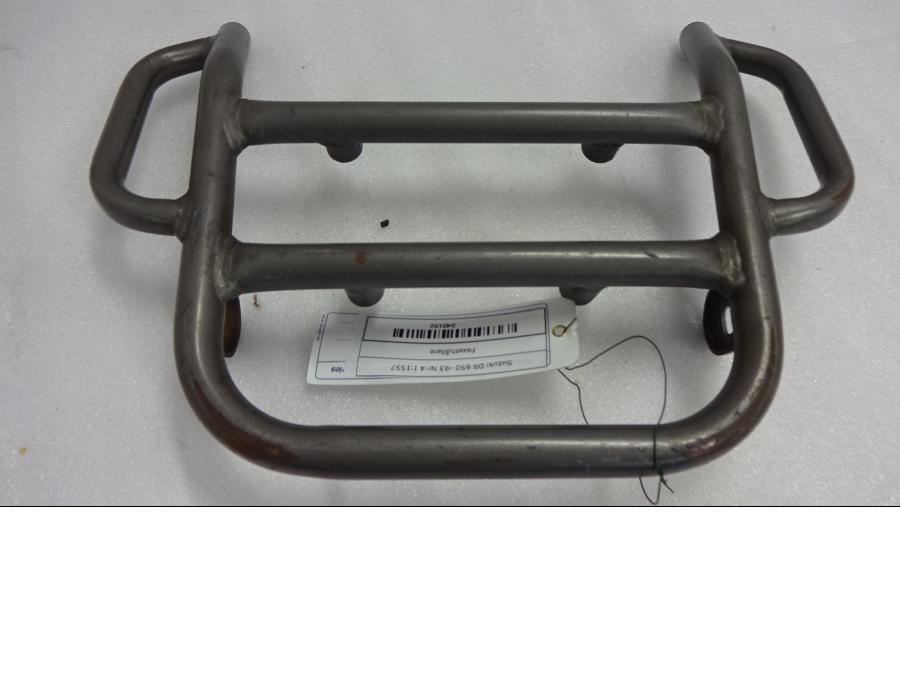 Baksidan på Pakethållare från en Suzuki DR 650 -1993 motorcykel.