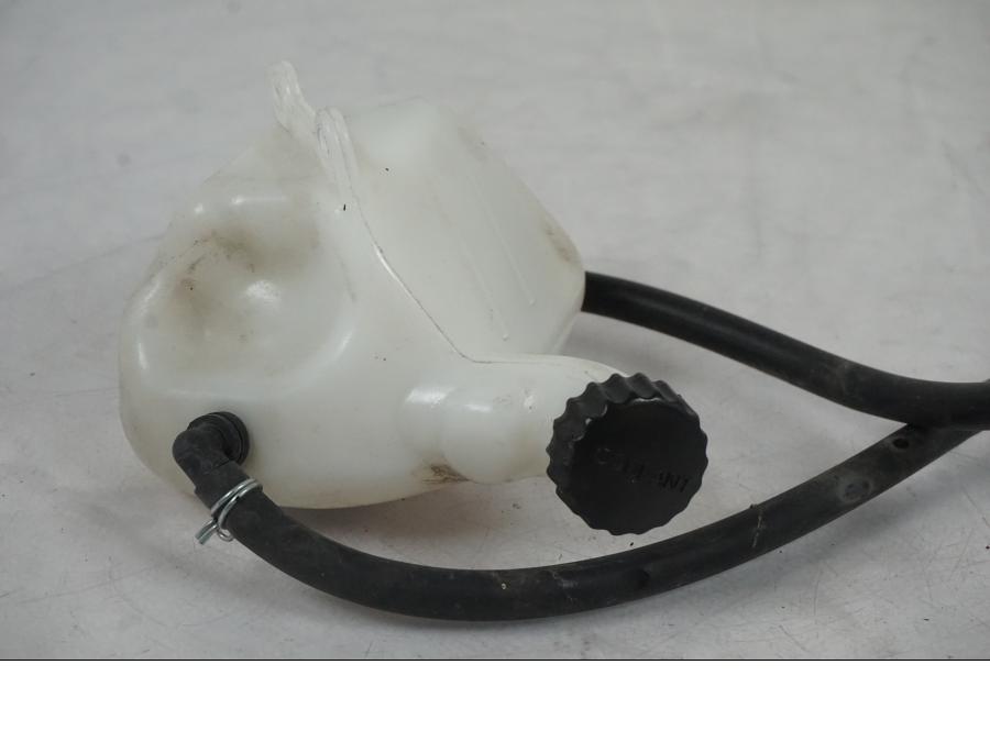 Vänster sida på Vattenexpansionskärl från en Husqvarna 701 SUPERMOTO ABS -2016 motorcykel.