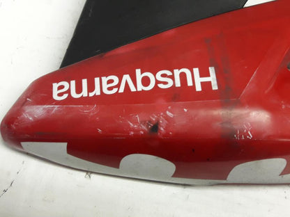 Höger sida på Bensintankskåpa från en Husqvarna TE 630 -2011 motorcykel.