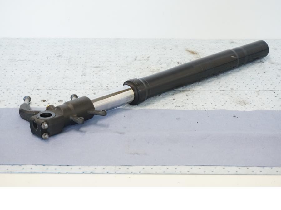 Höger sida på Gaffelben från en Suzuki GSX 1300 BK -2008 motorcykel.