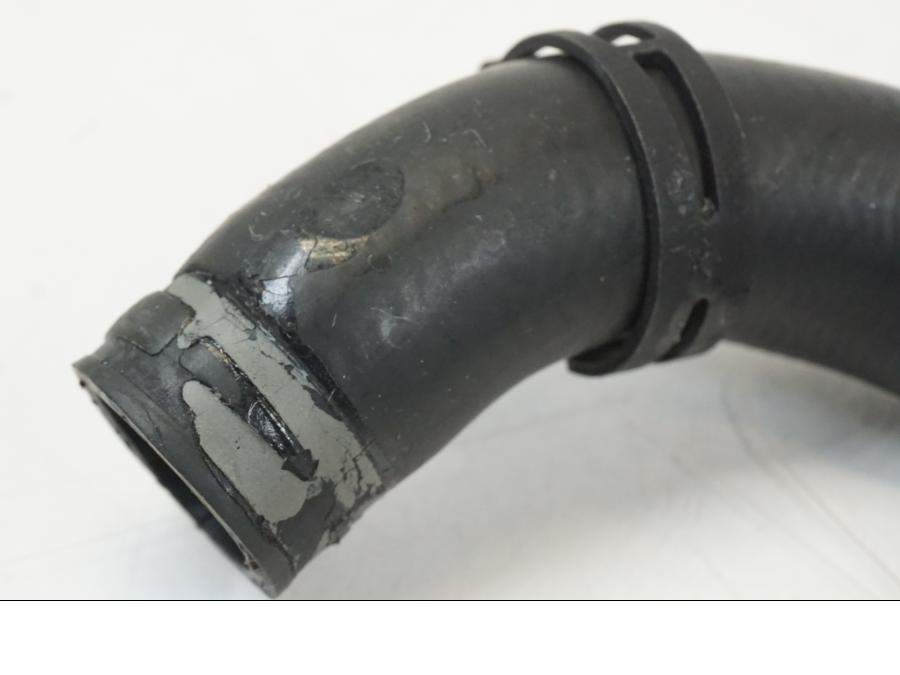 Vänster sida på Vattenkyl Slang Set från en Triumph Speed Triple -2021 motorcykel.