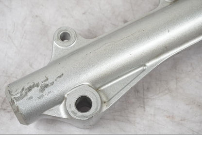 Vänster sida på Gaffelben från en Honda ANF 125 -2008 motorcykel.